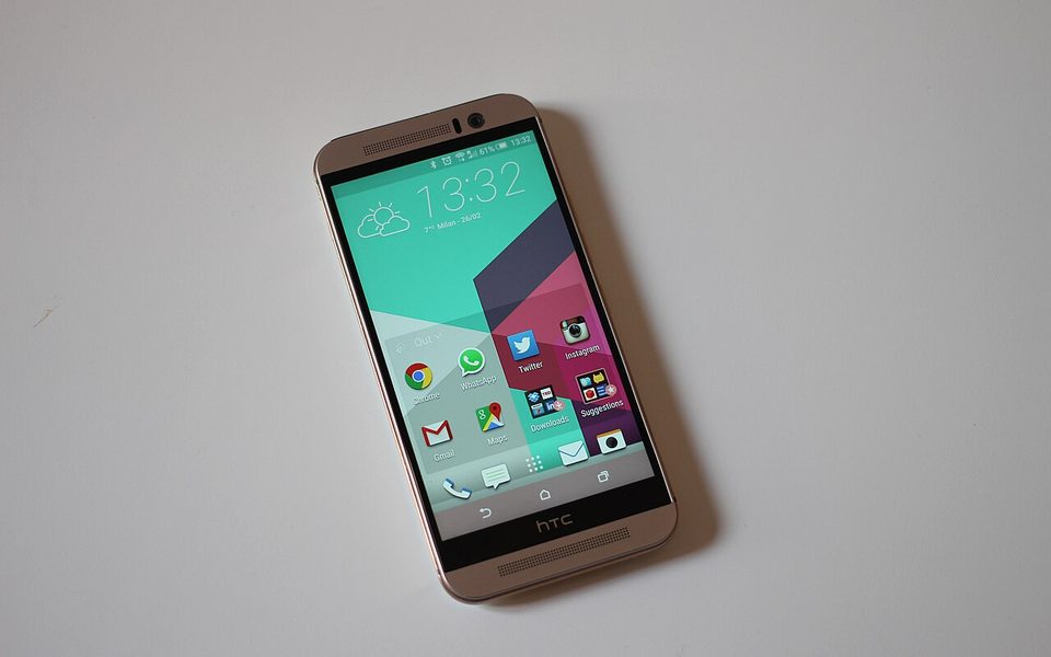 Smartphone Android con la schermata home